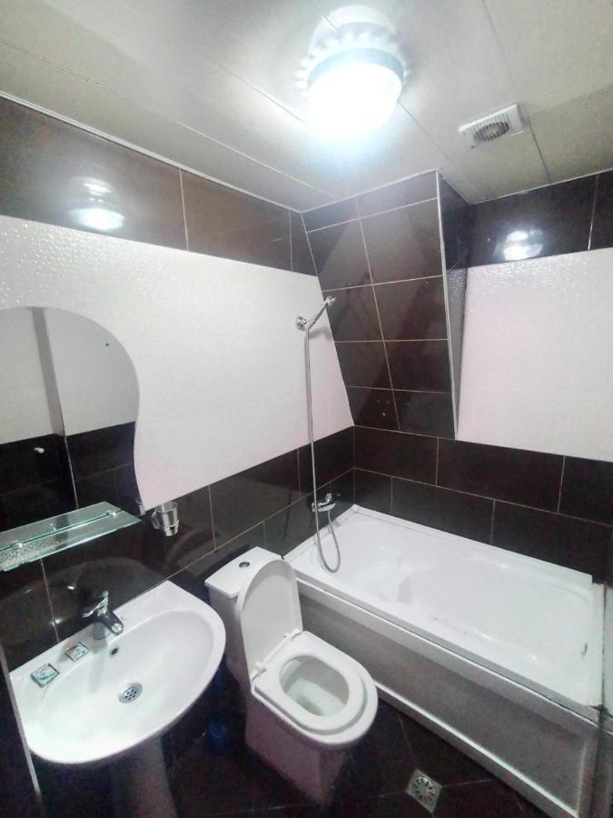 Hotel Vakhtanguri Batumi Bagian luar foto