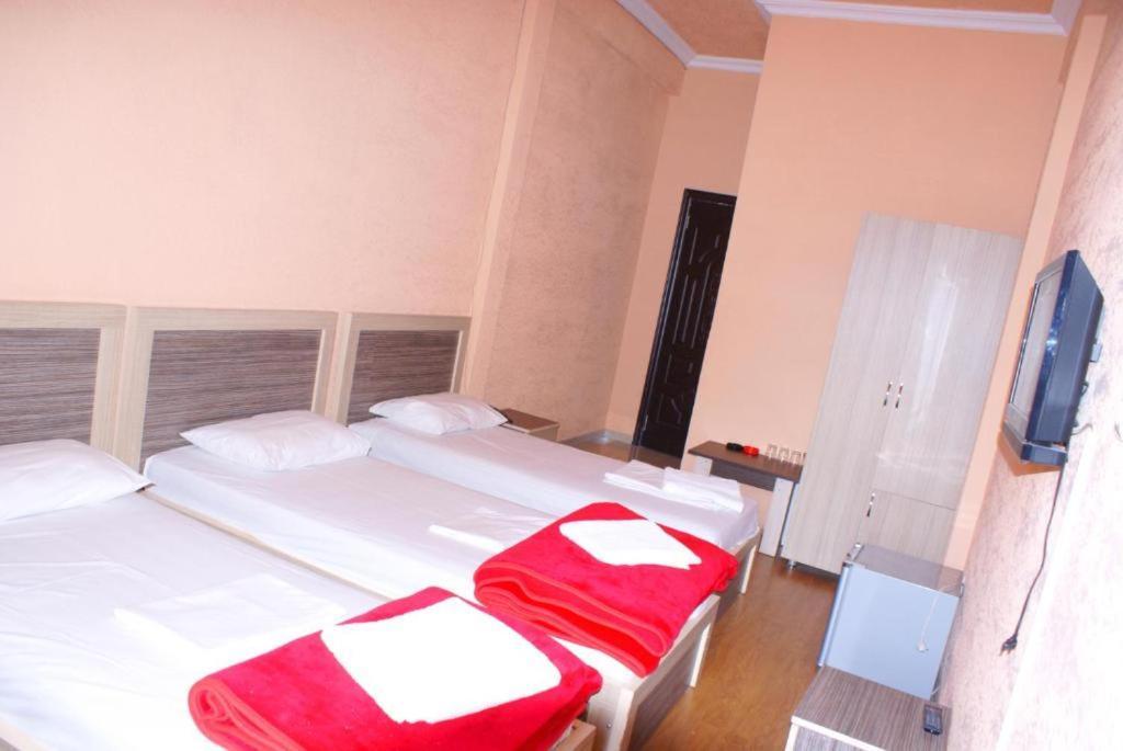 Hotel Vakhtanguri Batumi Bagian luar foto