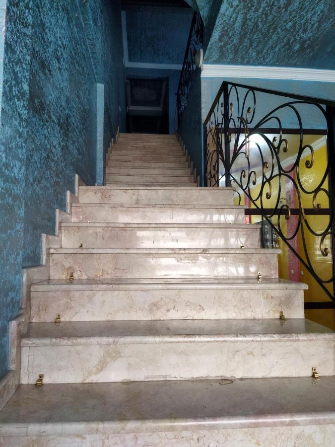 Hotel Vakhtanguri Batumi Bagian luar foto