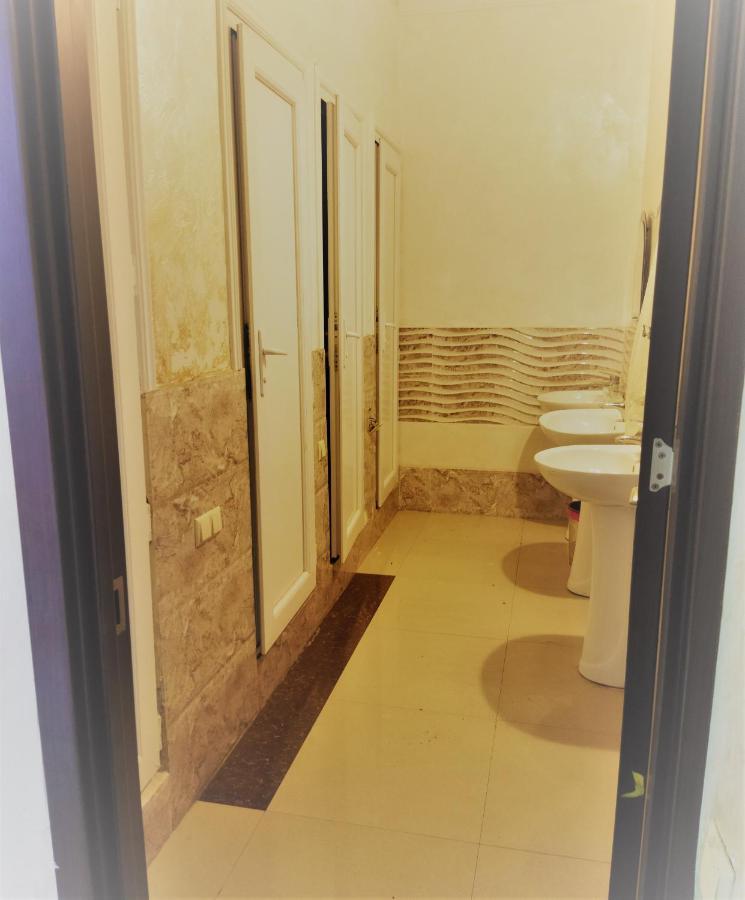 Hotel Vakhtanguri Batumi Bagian luar foto
