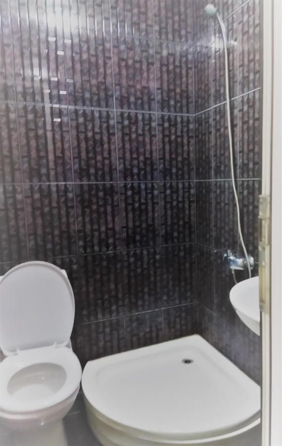 Hotel Vakhtanguri Batumi Bagian luar foto