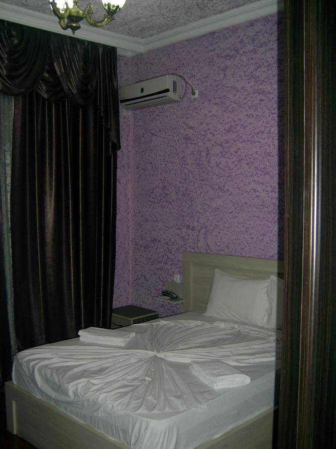Hotel Vakhtanguri Batumi Bagian luar foto