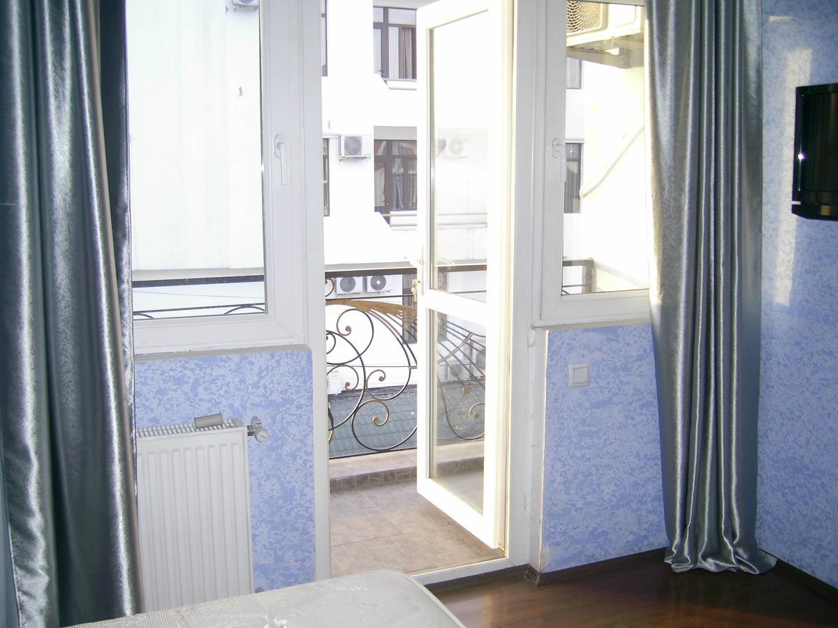 Hotel Vakhtanguri Batumi Bagian luar foto