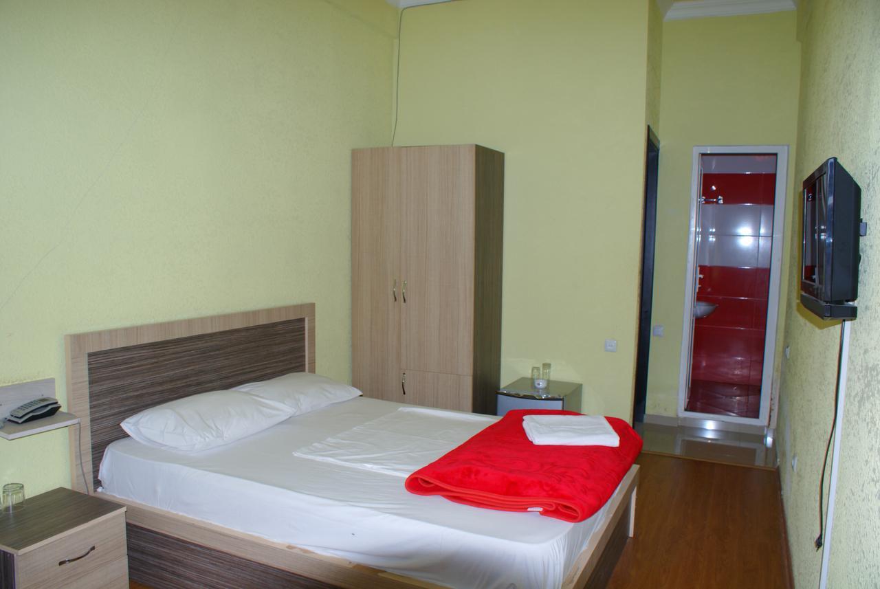 Hotel Vakhtanguri Batumi Bagian luar foto