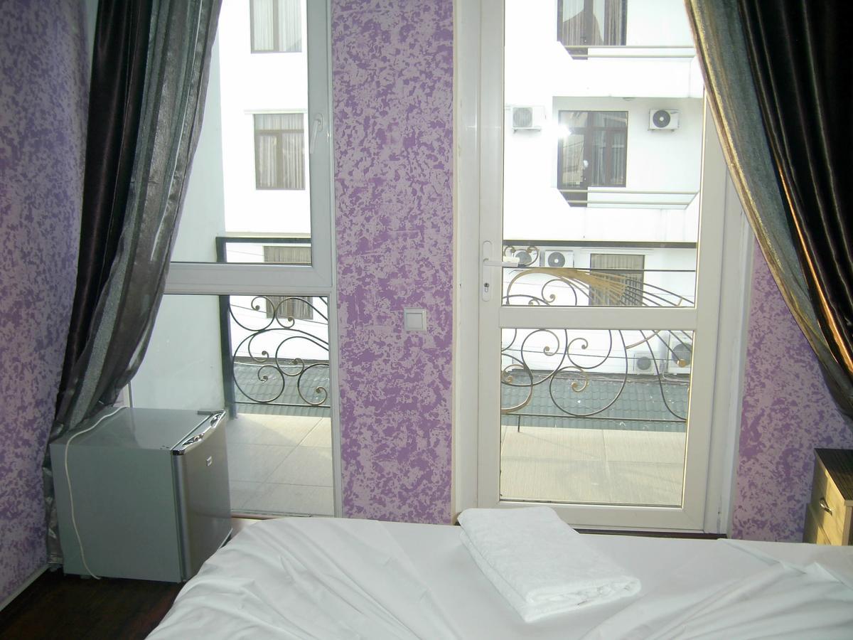 Hotel Vakhtanguri Batumi Bagian luar foto