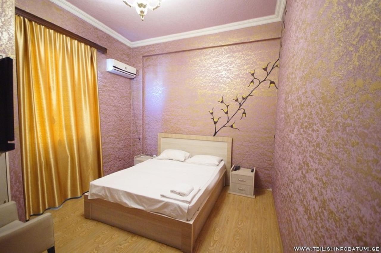 Hotel Vakhtanguri Batumi Bagian luar foto