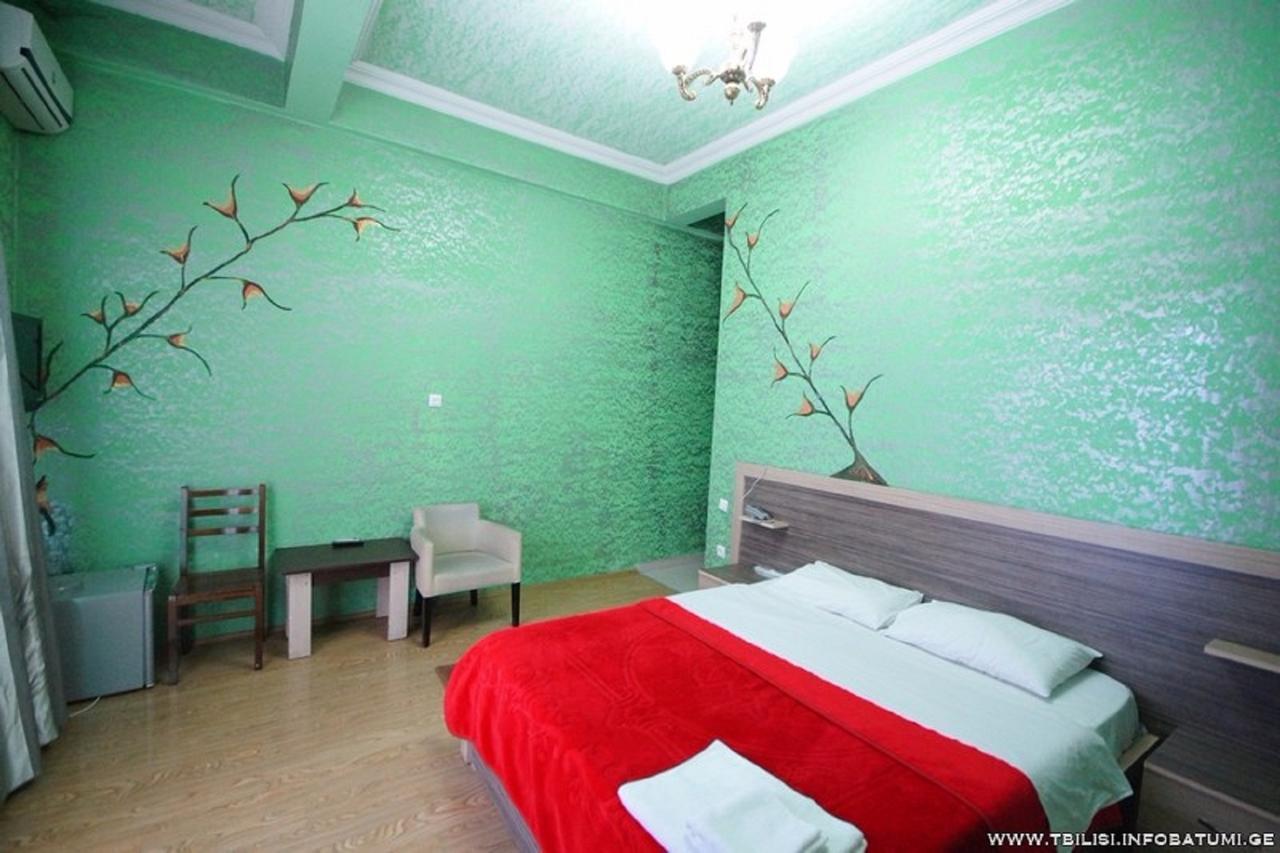 Hotel Vakhtanguri Batumi Bagian luar foto