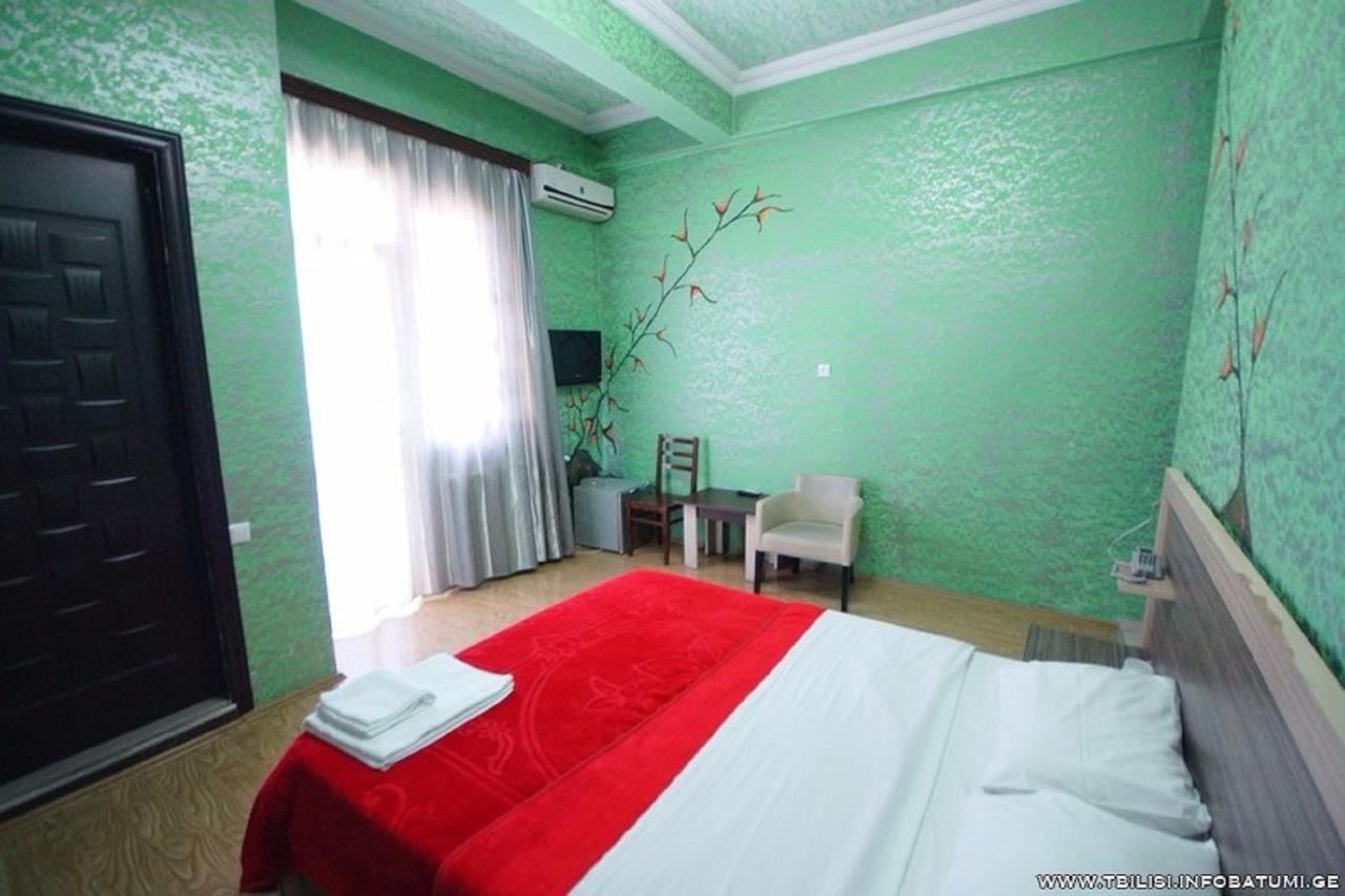 Hotel Vakhtanguri Batumi Bagian luar foto