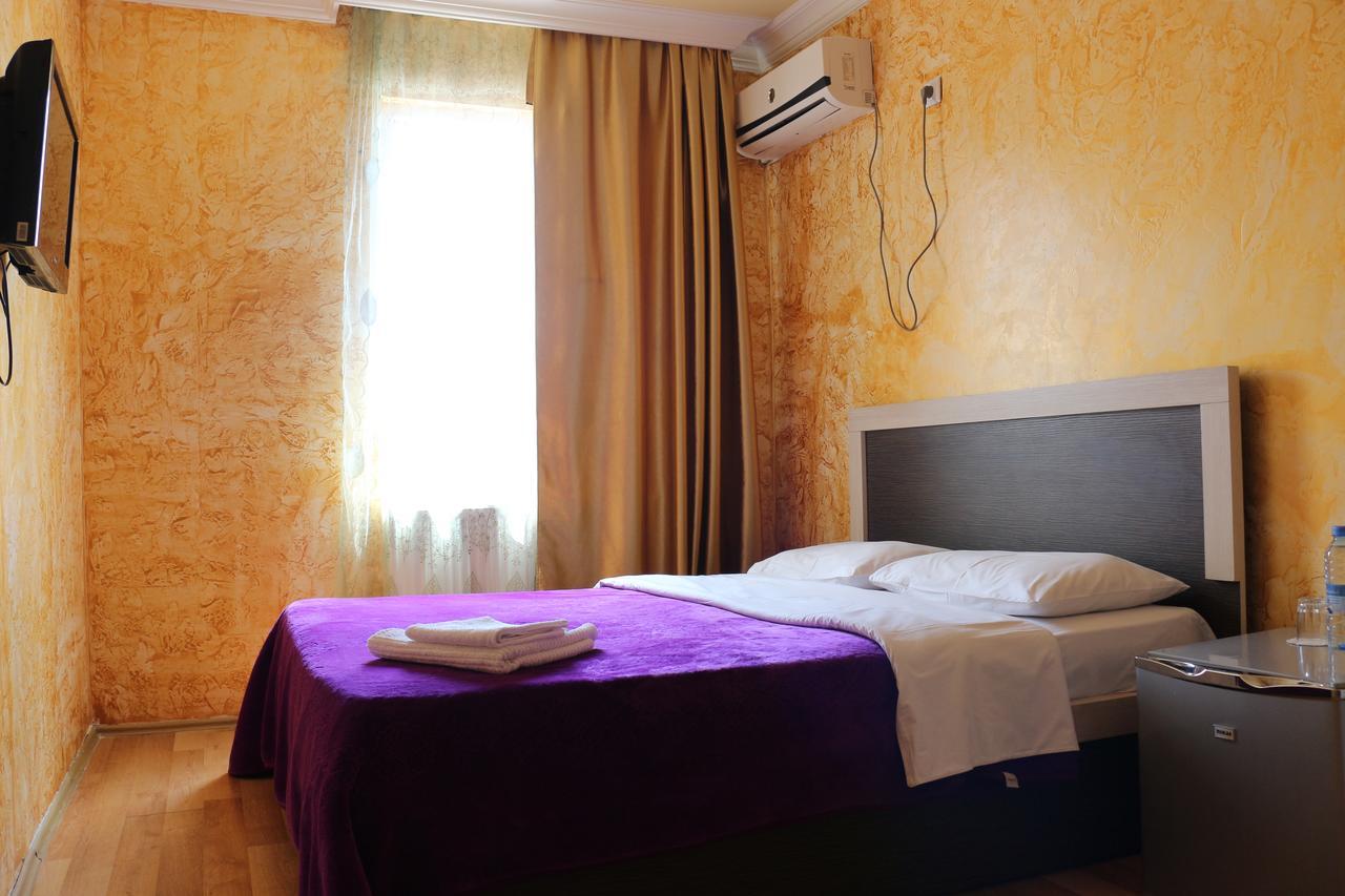 Hotel Vakhtanguri Batumi Bagian luar foto