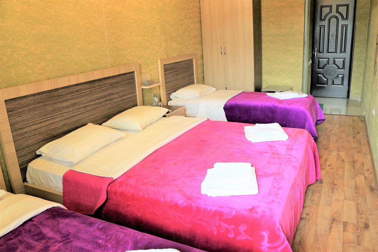 Hotel Vakhtanguri Batumi Bagian luar foto