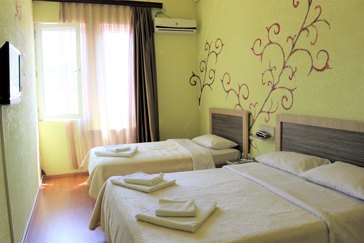 Hotel Vakhtanguri Batumi Bagian luar foto