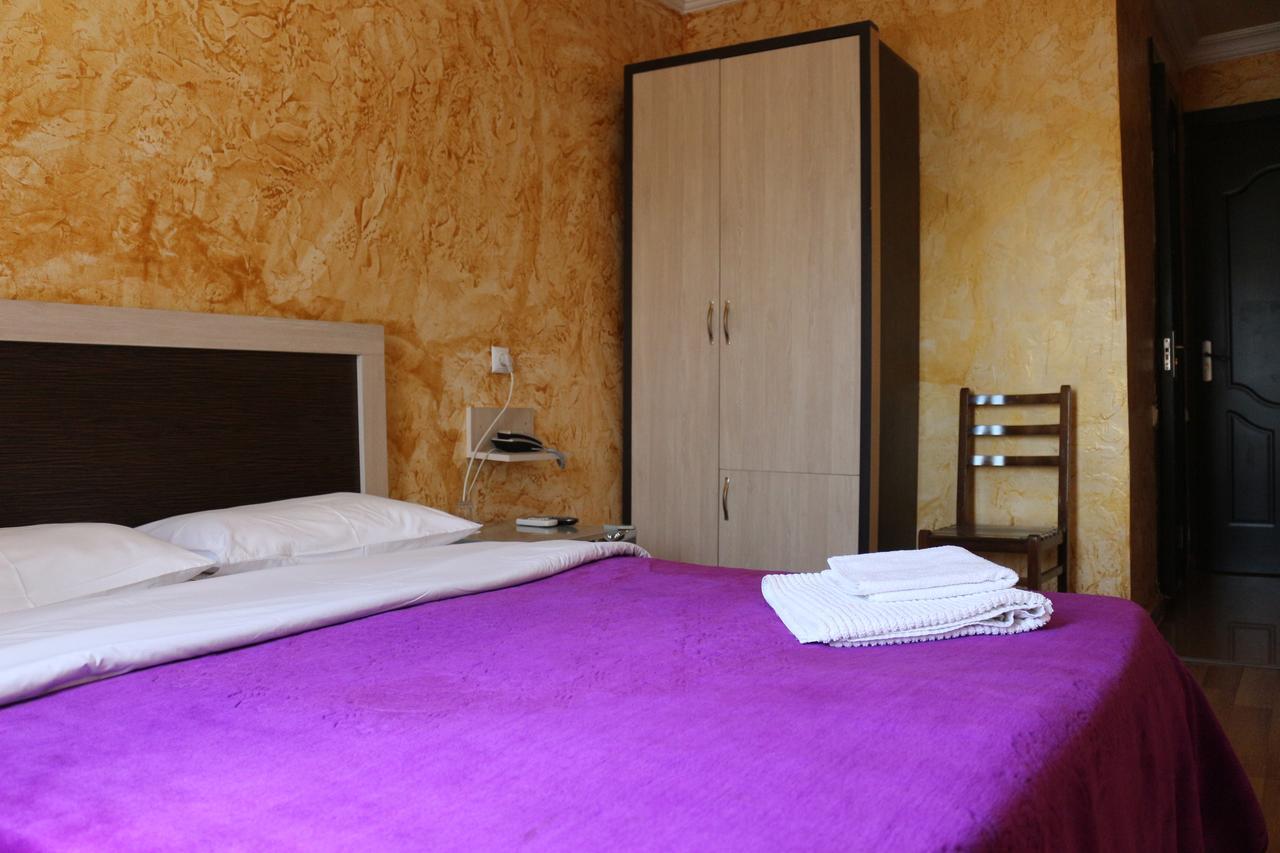 Hotel Vakhtanguri Batumi Bagian luar foto