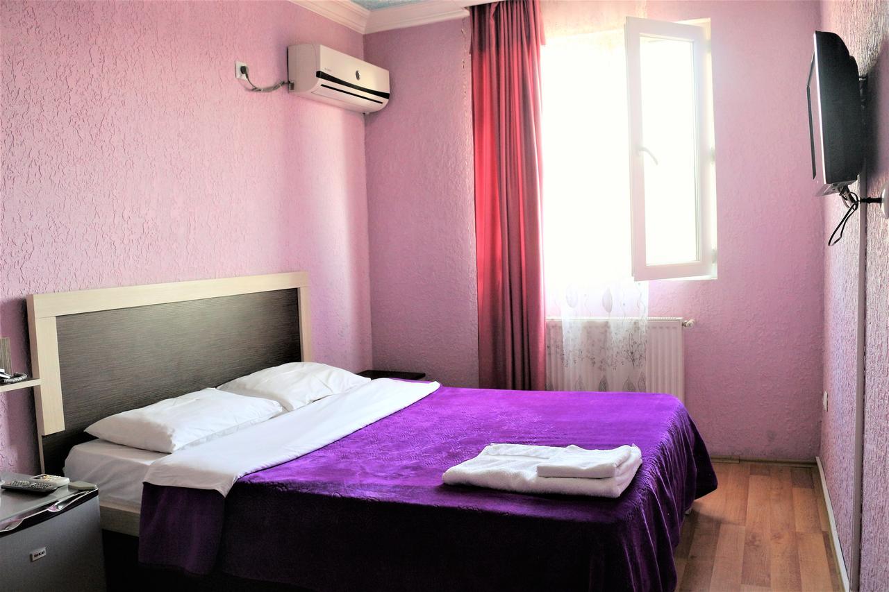 Hotel Vakhtanguri Batumi Bagian luar foto